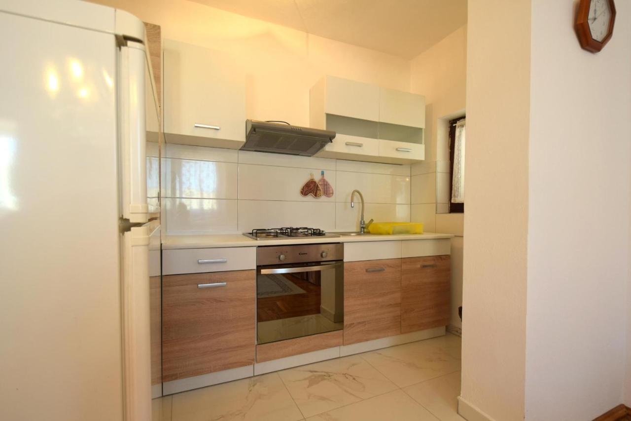 Apartments Petrovic Malinska Exterior photo